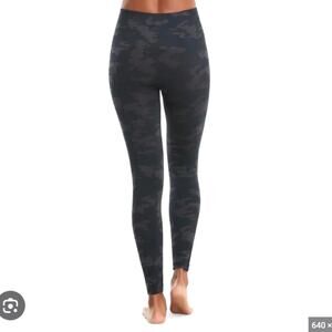 Spanx Look At Me Now Leggings Women's Small Black Camo